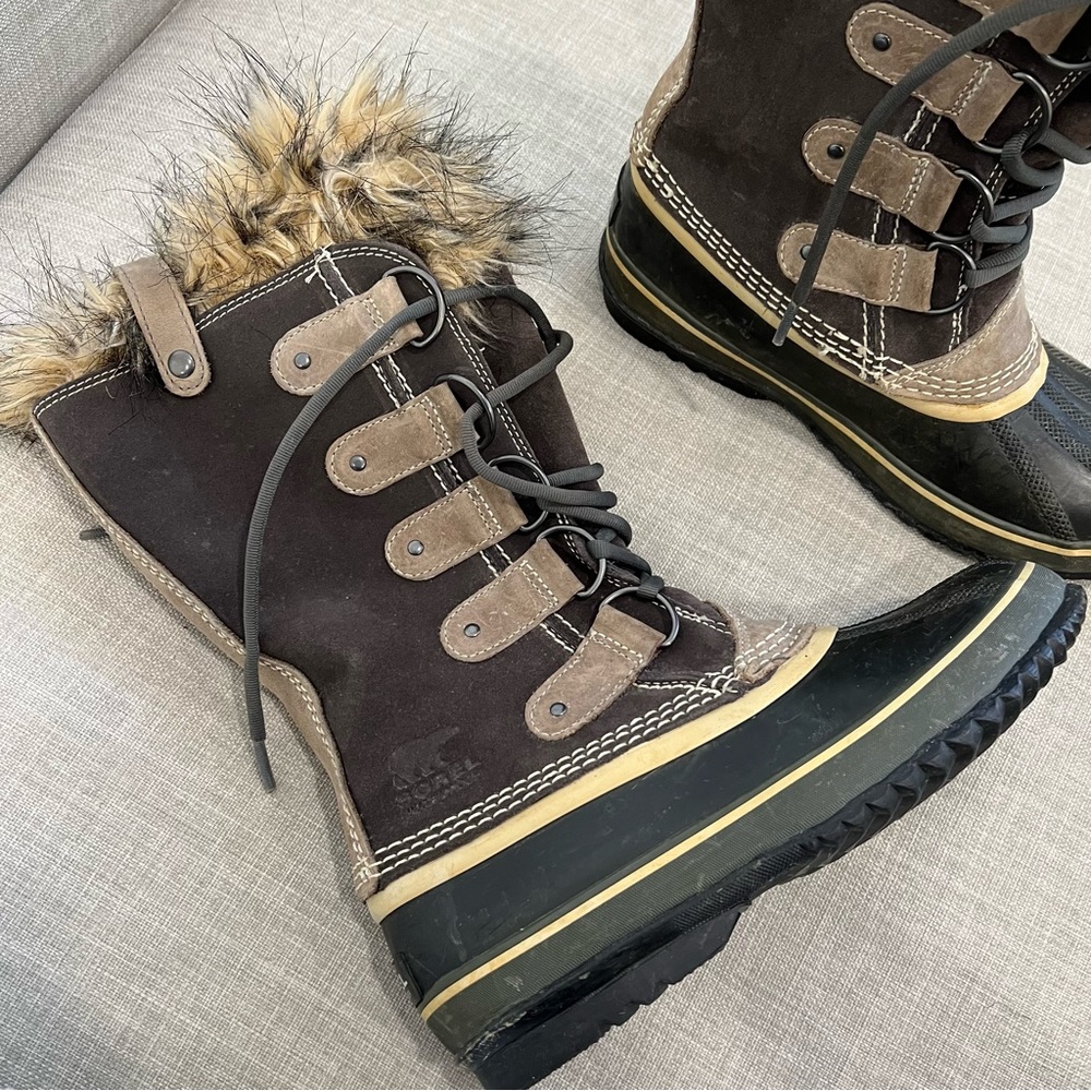 SOREL • Joan of Arctic Lace Up Waterproof Suede
Boots Fur Trim Rubber Duck Toe